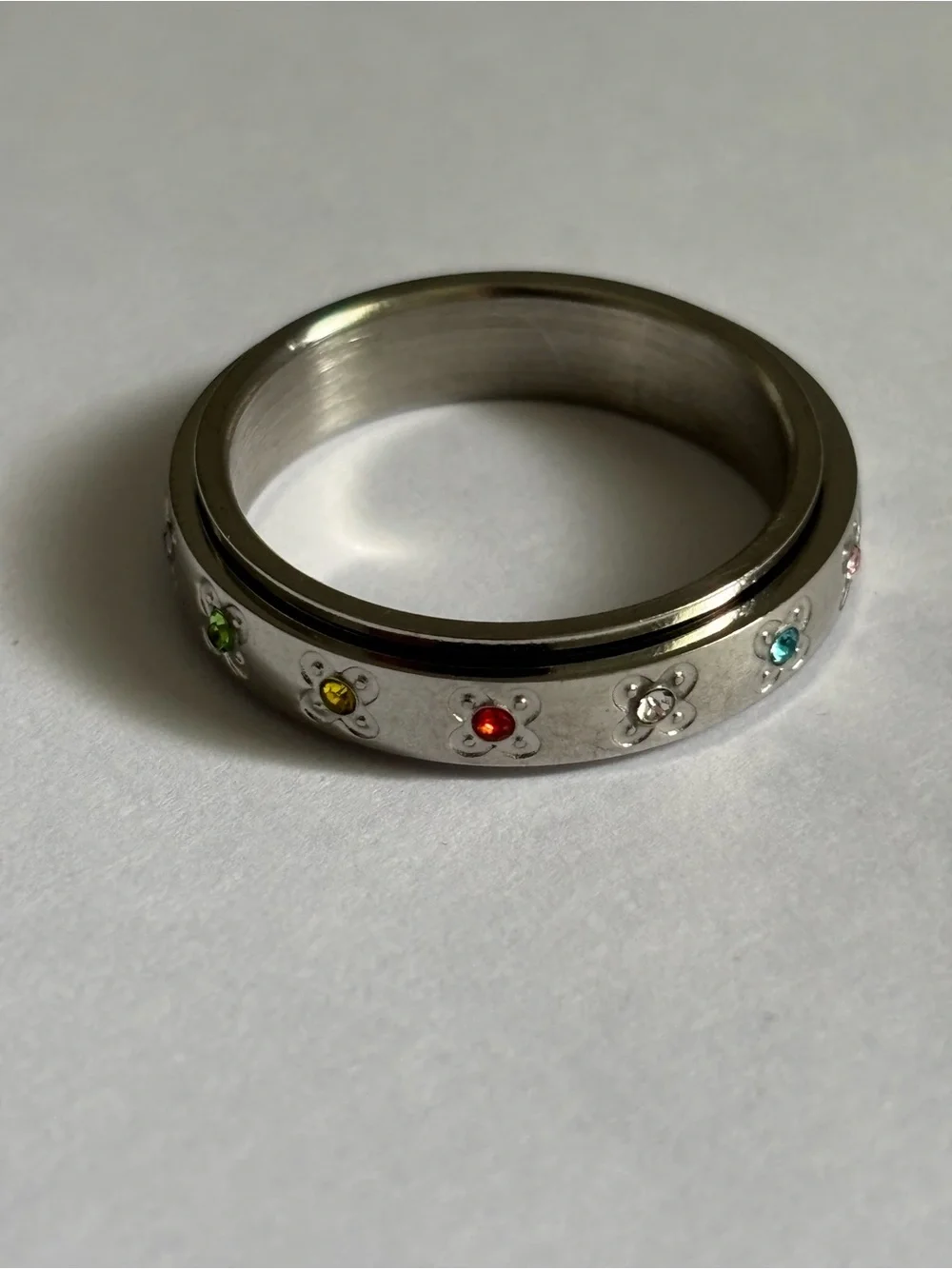 Colored gem fidget ring